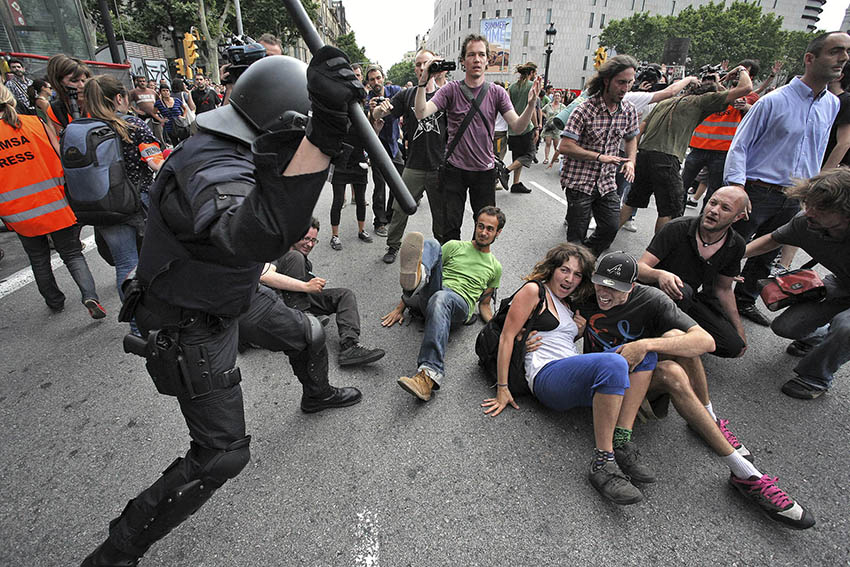 Los Mossos d’Esquadra y los disturbios del "Banc Expropiat" en Gracia